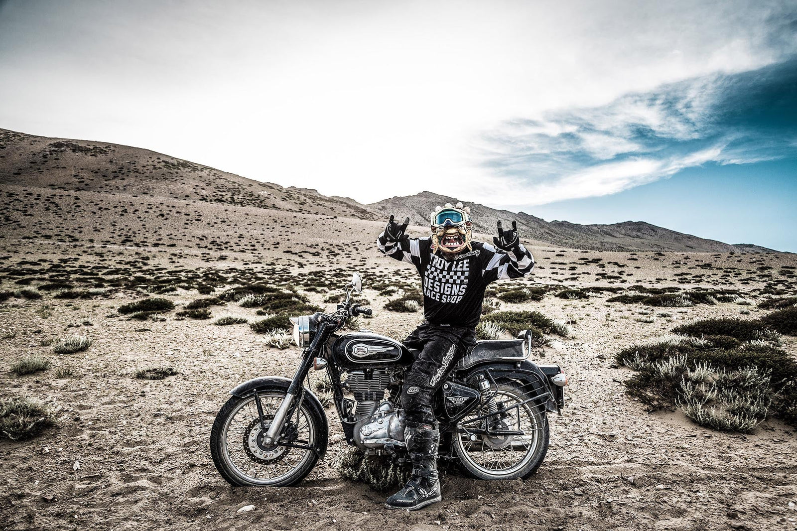 18,380 REASONS TO BREATHE - GREG SMITH RIDES THE HIMALAYAN MOUNTAINS