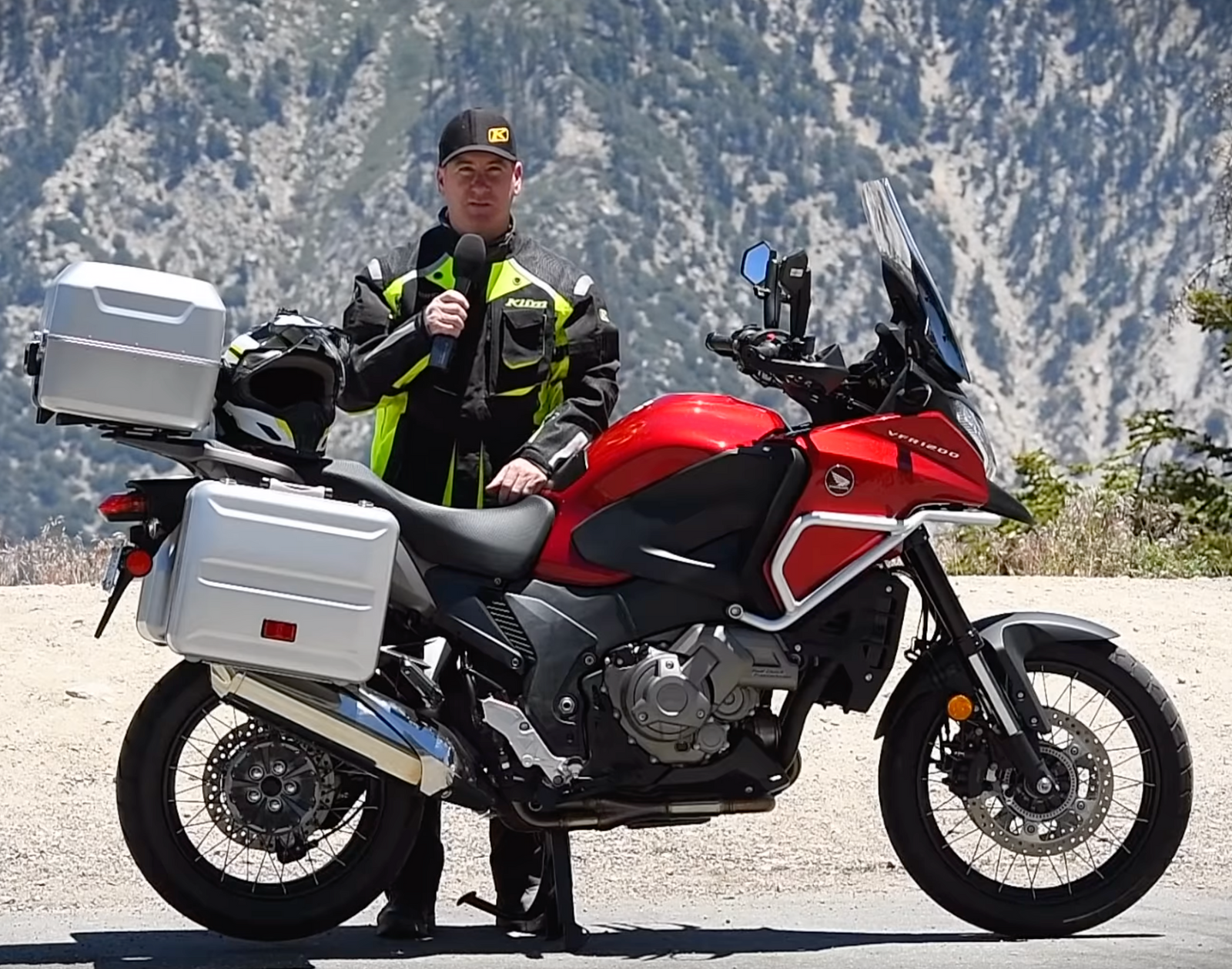 2017 HONDA VFR1200X REVIEW