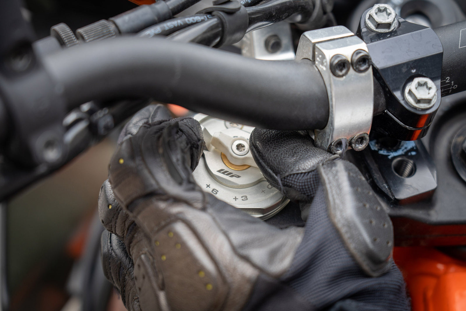 TUNING MOTORCYCLE SUSPENSION