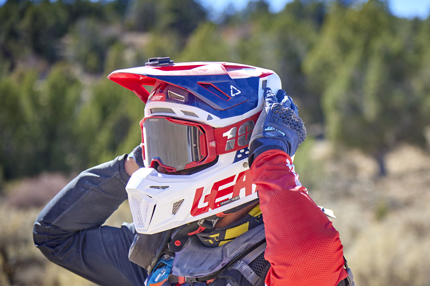 LEATT MOTO HELMET