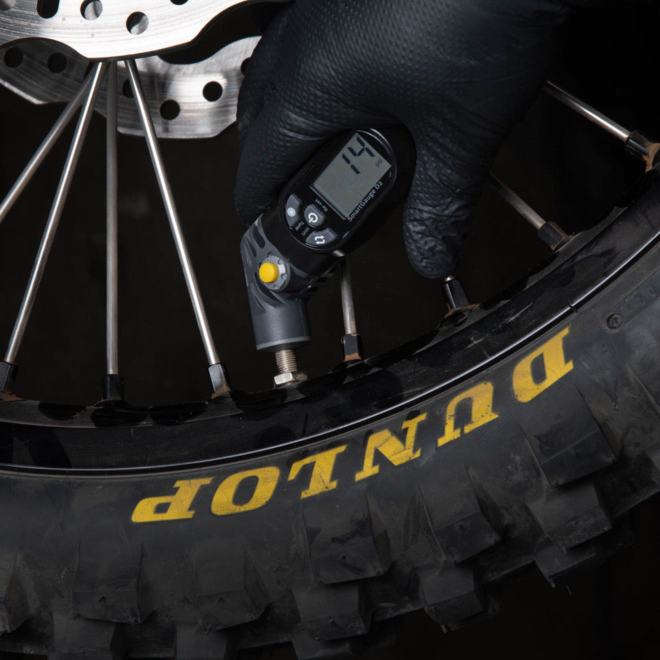 TOPEAK Smartgauge D2. Lightweight and compact tire gauge for keeping your tires maintained on the go. Compact travel tire gauge. Topeak tire gauge. Motorcycle Tire Gauge. Automotive tire gauge. High pressure tire gauge. Suspension pressure gauge. 